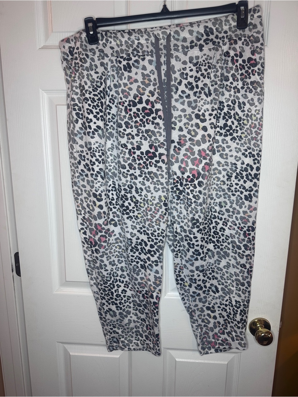 Secret Treasures Gray Leopard Capri Joggers with Pink Accents